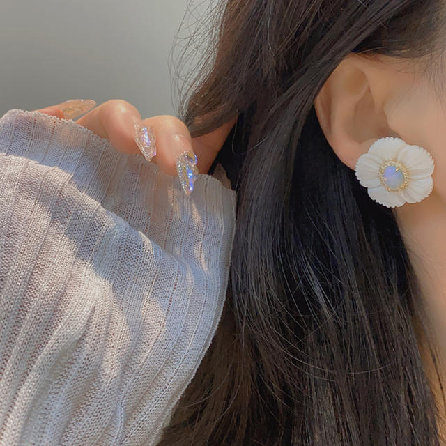 Elegant shell petal flower studs earrings
