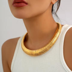 Chunky metal chocker necklace