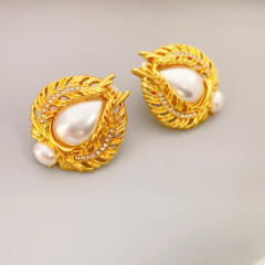 Vintage pearl 18K gold plated copper studs earrings