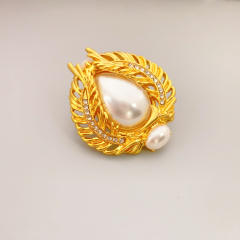 Vintage pearl 18K gold plated copper studs earrings