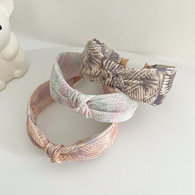 Vintage classic knotted pattern headband