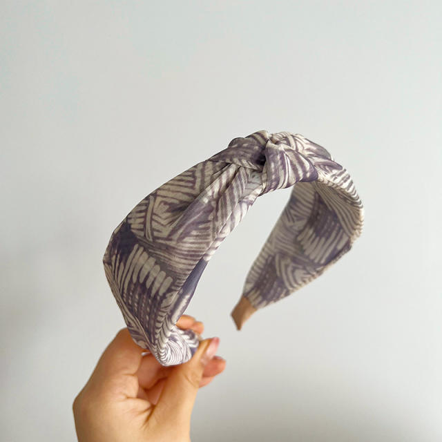 Vintage classic knotted pattern headband