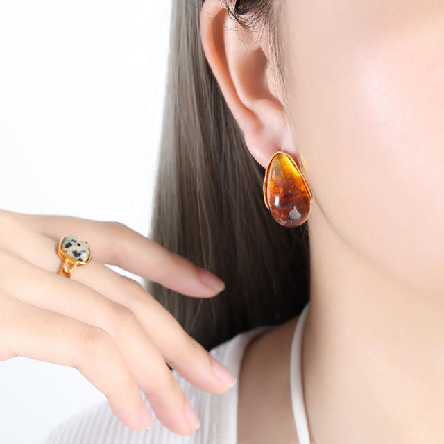 Vintage resin drop shape chunky studs earrings