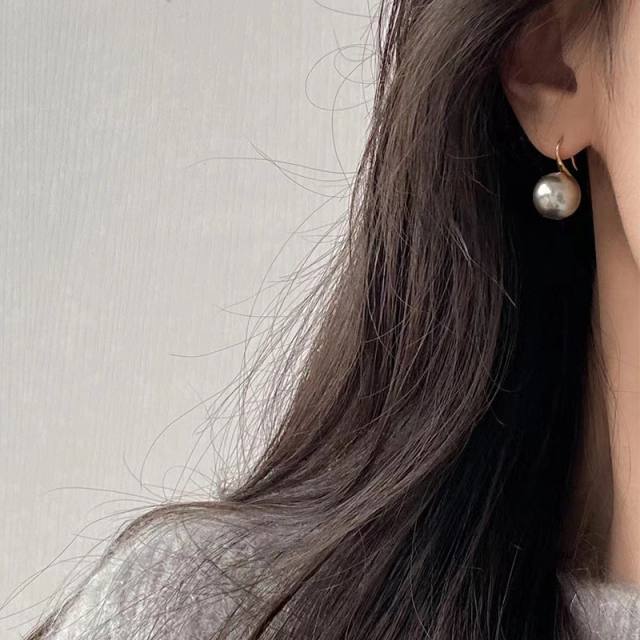 Chic white gray pearl earrings