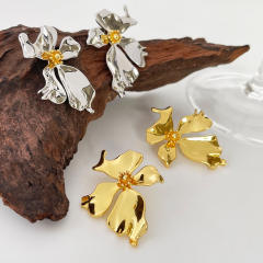 Holiday trend bloom flower chunky copper studs earrings