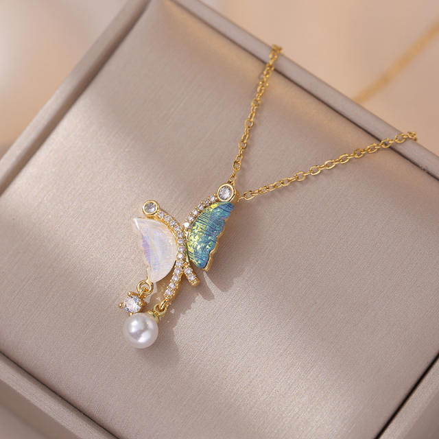 Super pretty butterfly pendant dainty necklace