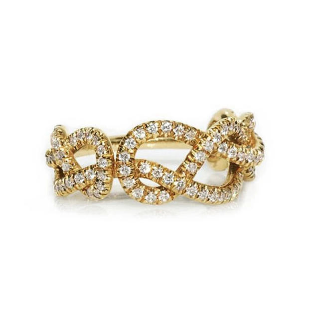 Delicate twisted chain diamond rings