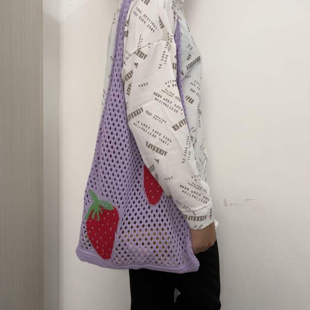 Hot sale cute strawberry knitted corchet women tote bag holiday bag