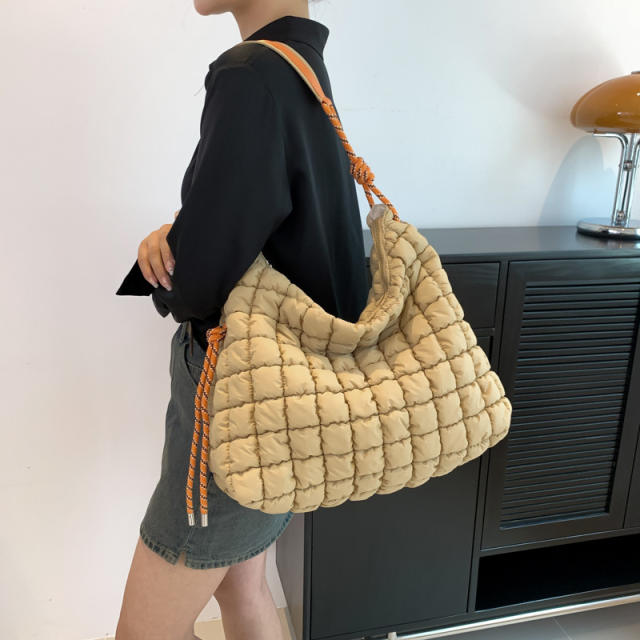 Large storage plain color quilted pattern puff bag women tote bag