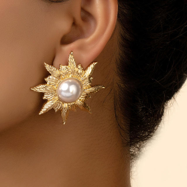 Vintage gold color sun shape metal chunky earrings