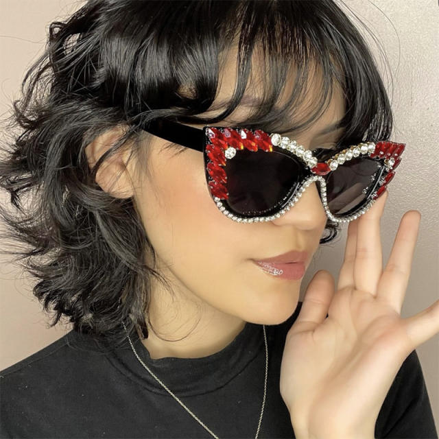 Luxury diamond cat eye shape sunglasses for women