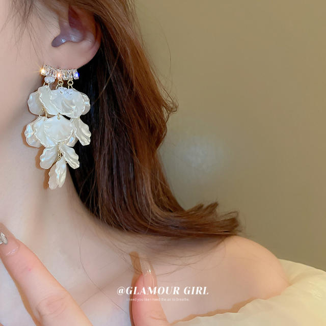 Elegant white color shell flower tassel women dangle earrings