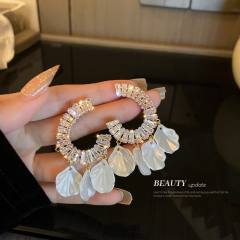 Elegant white color shell flower tassel women dangle earrings