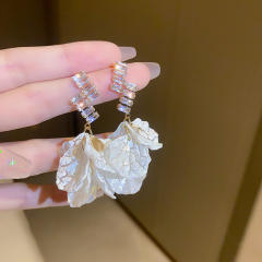 Elegant white color shell flower tassel women dangle earrings