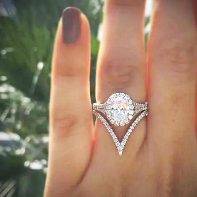 Unique V shape diamond rings for women