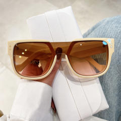Easy match large frame sunglasses