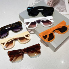 Easy match large frame sunglasses