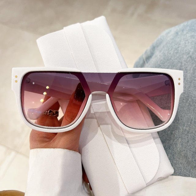 Easy match large frame sunglasses