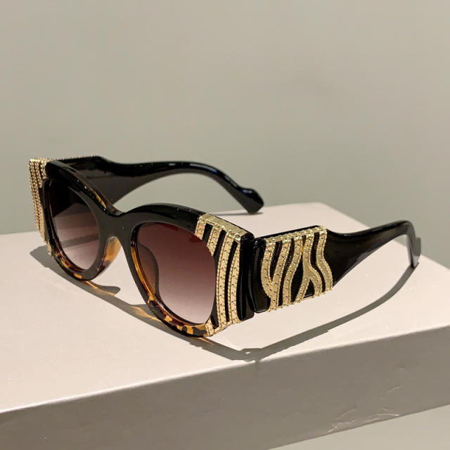 Vintage gold color metal decoration sunglasses