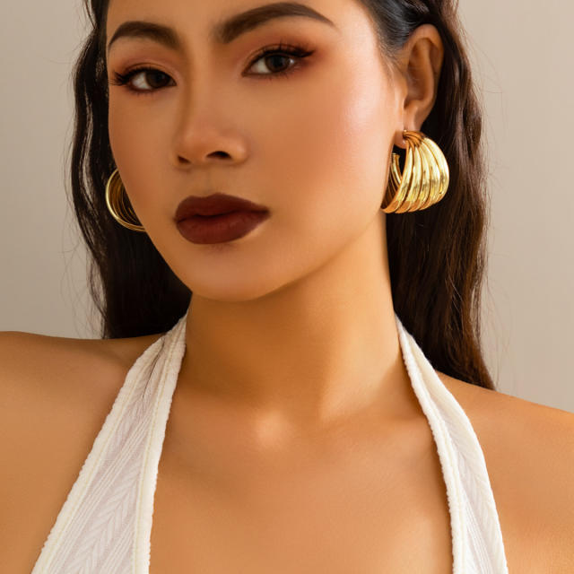 Chunky shell design metal earrings