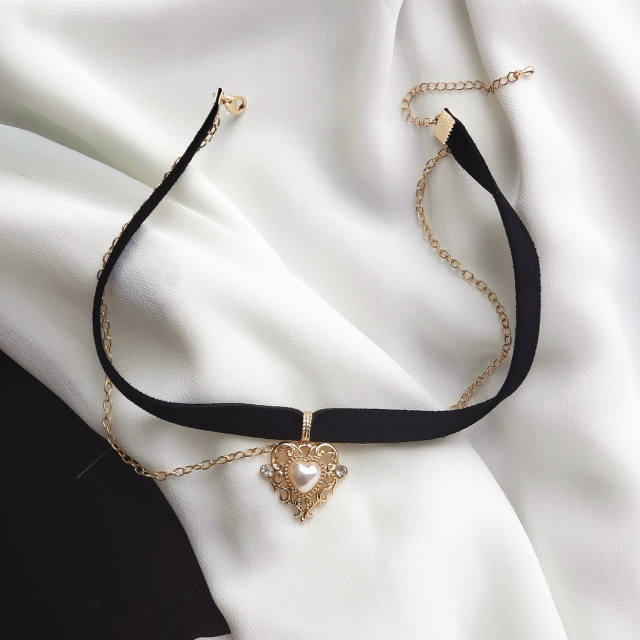 Vintage gold heart charm black velvet choker necklace