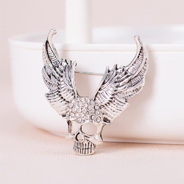 Halloween silver color skull with wing metal brooch