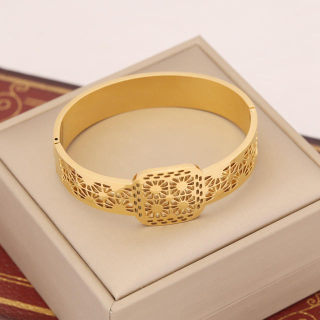 Gold color enamel evil eye daisy flower stainless steel bangle