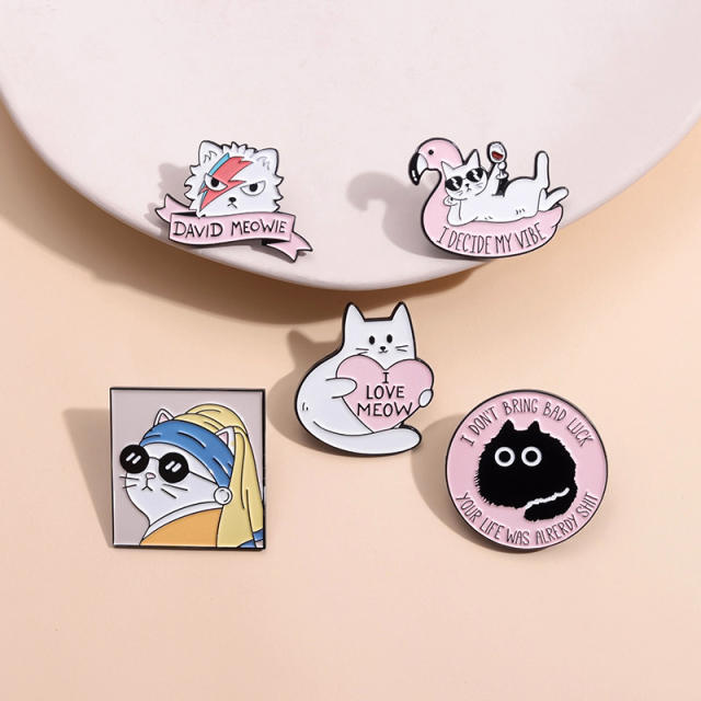 Creative pink white enamel sweet cat metal pin brooch