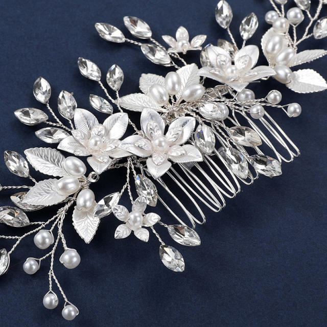 Handmade metal small flower crystal diamond wedding hair combs