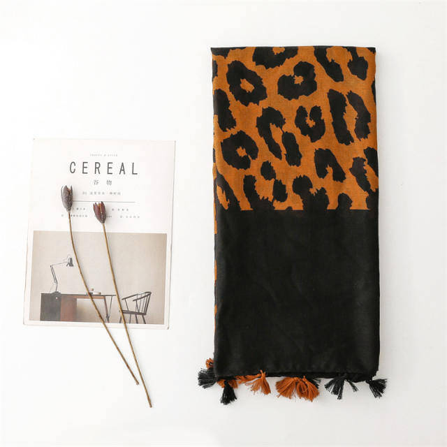 Hot sale leopard grain pattern fashion scarf