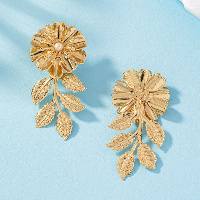 Vintage chunky metal flower gold color metal earrings