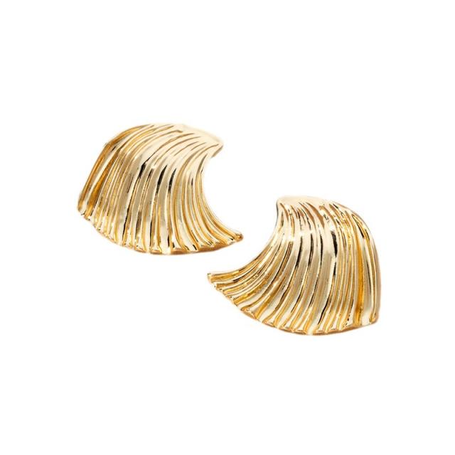 Chunky gold color shell design metal studs earrings