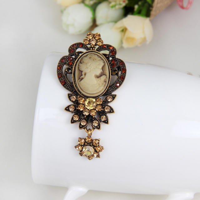 Baroque beauty alloy women brooch