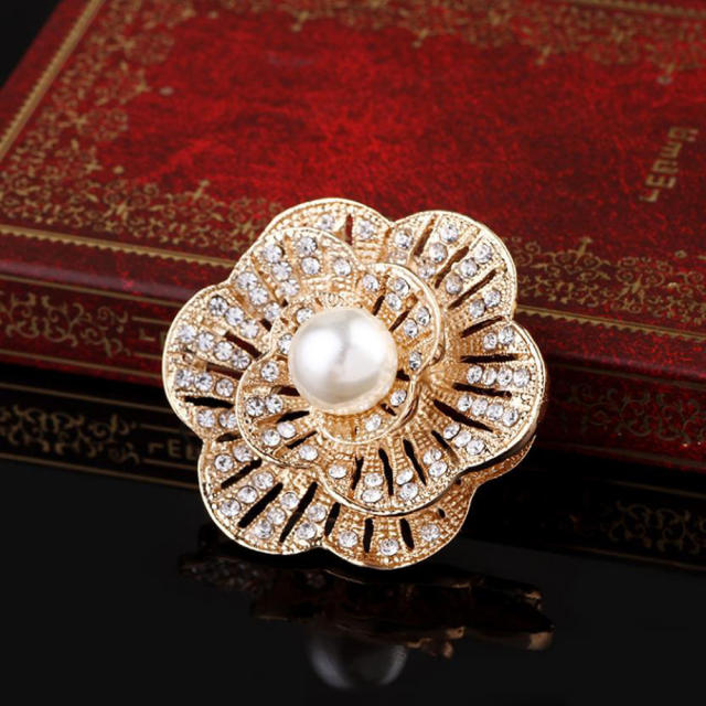 Delicate imitation pearl rhinestone flower metal brooch gift brooch