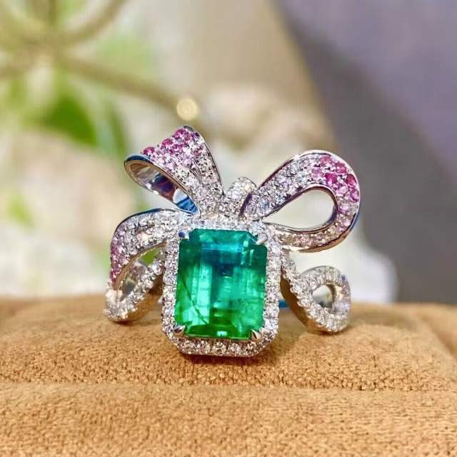 Delicate emerald cubic zircon statement bow finger rings for women