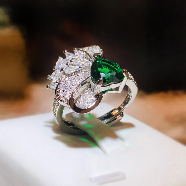 Delicate emerald heart cut cubic zircon statement women rings