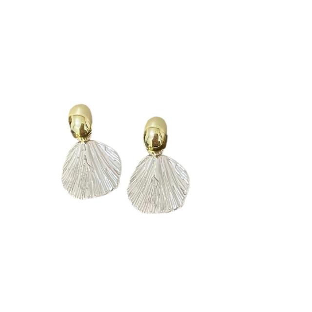 Metal feeling contrast color two tone shell design studs earrings