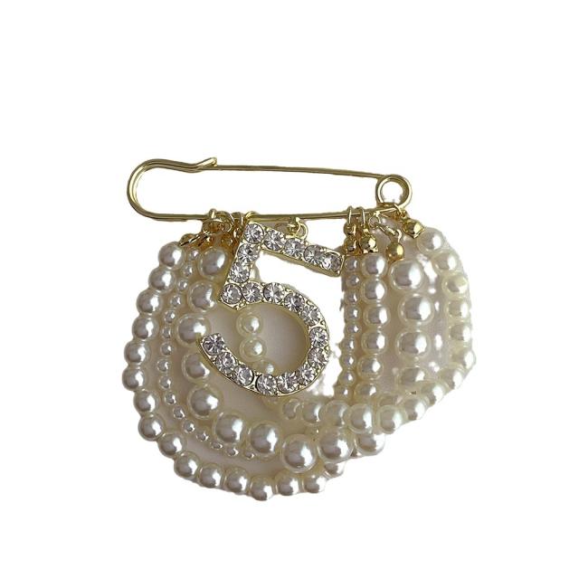 Winter new design pearl chain tassel 5 letter pin brooch for women