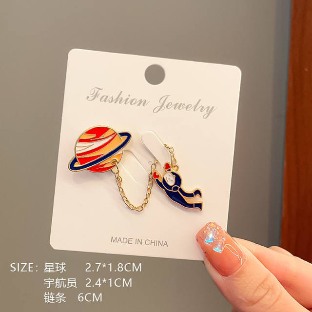 Colorful enamel cartoon panada plan metal chain brooch