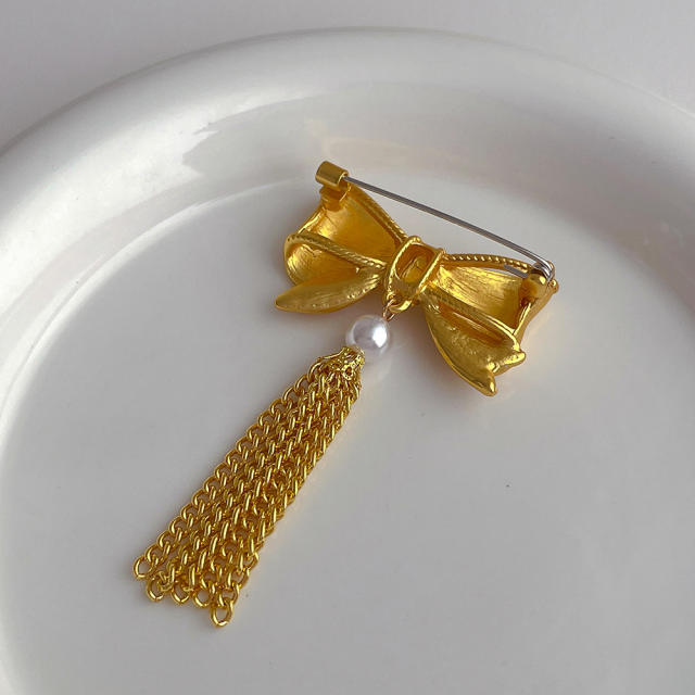 Vintage gold color bow chain tassel women brooch
