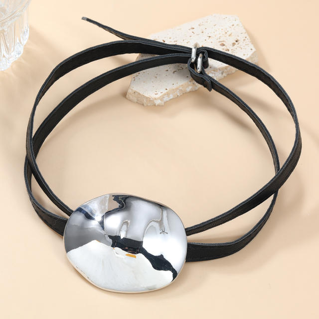 Personality geometric metal round piece black choker necklace