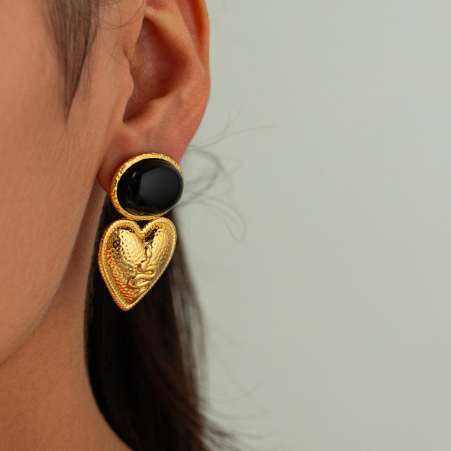 18KG Onyx statement heart hammer pattern snake stainless steel earrings