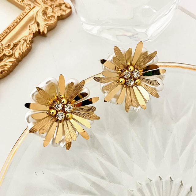 Elegant daisy flower pearl bead stainless steel earrings