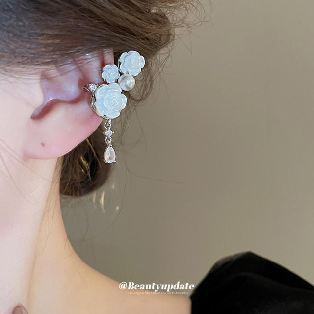 Korean fashion white color pearl flower ear cuff