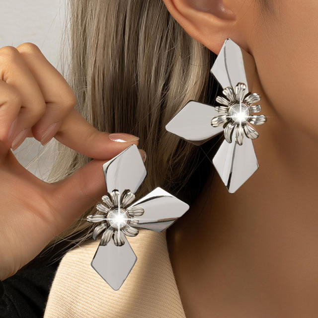 Chunky gold silver color metal flower earrings