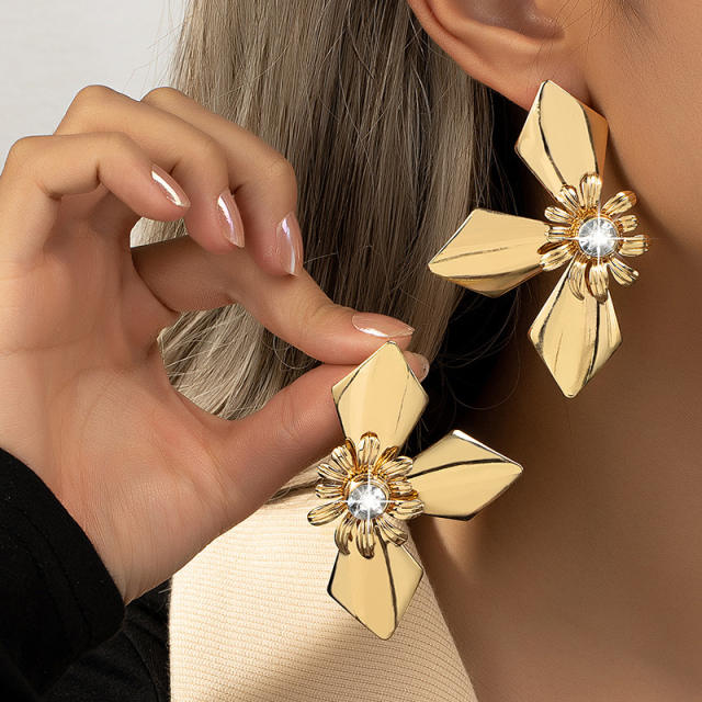 Chunky gold silver color metal flower earrings