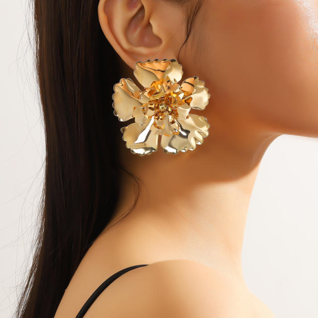Chunky gold color blooming flower metal earrings