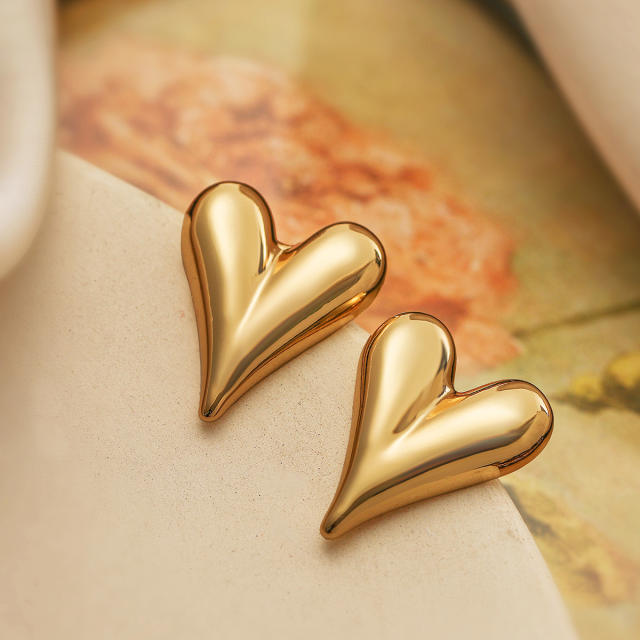 Eleagnt smooth heart gold plated copper earrings