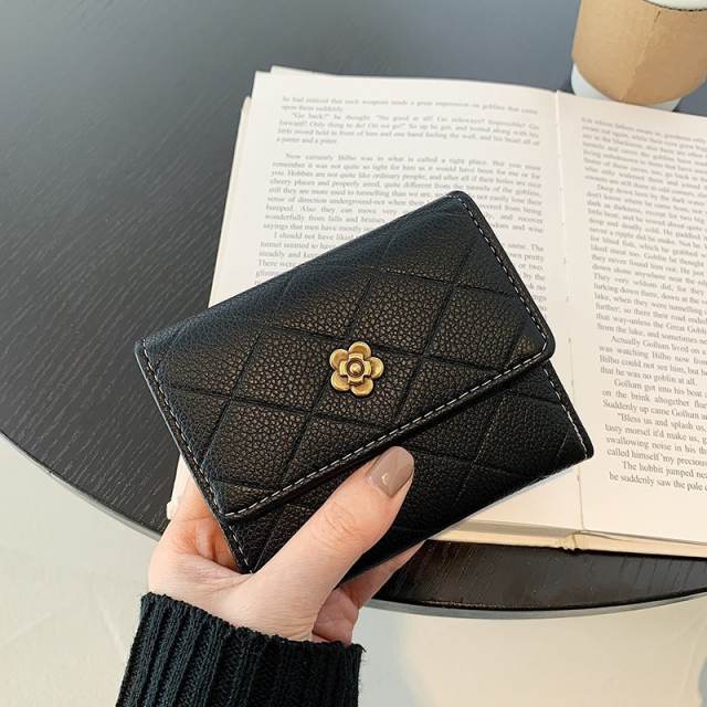 Elegant quilted pattern camellia buckle PU leather women wallet