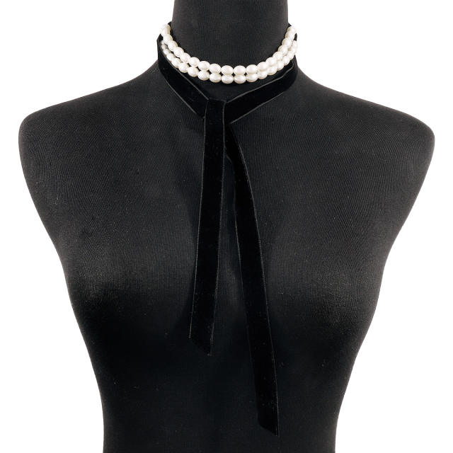 Vintage imitation baroque pearl black velvet choker necklace